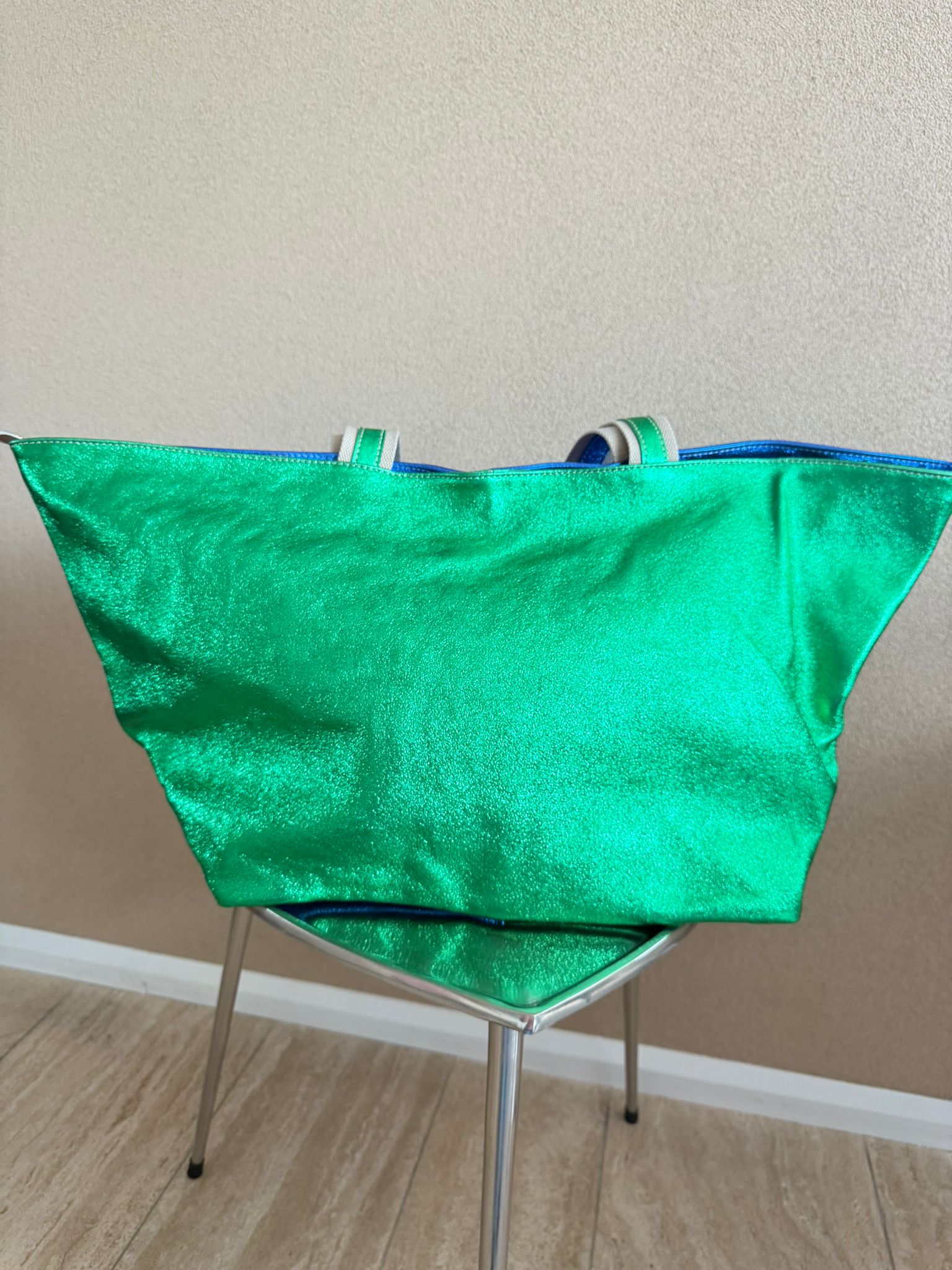 Opvallende leuke groen blauwe metallic shopper