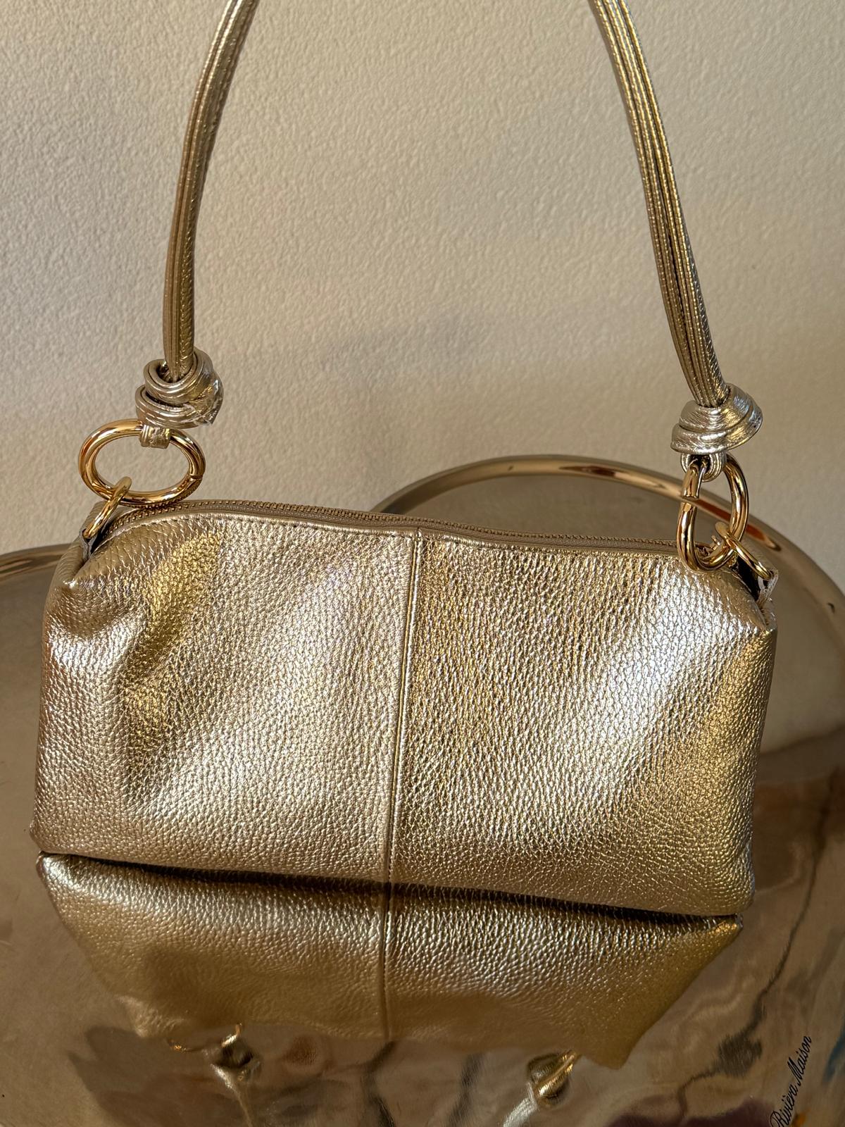 Luxe goud metallic lederen handtas met goudkleurige ringen