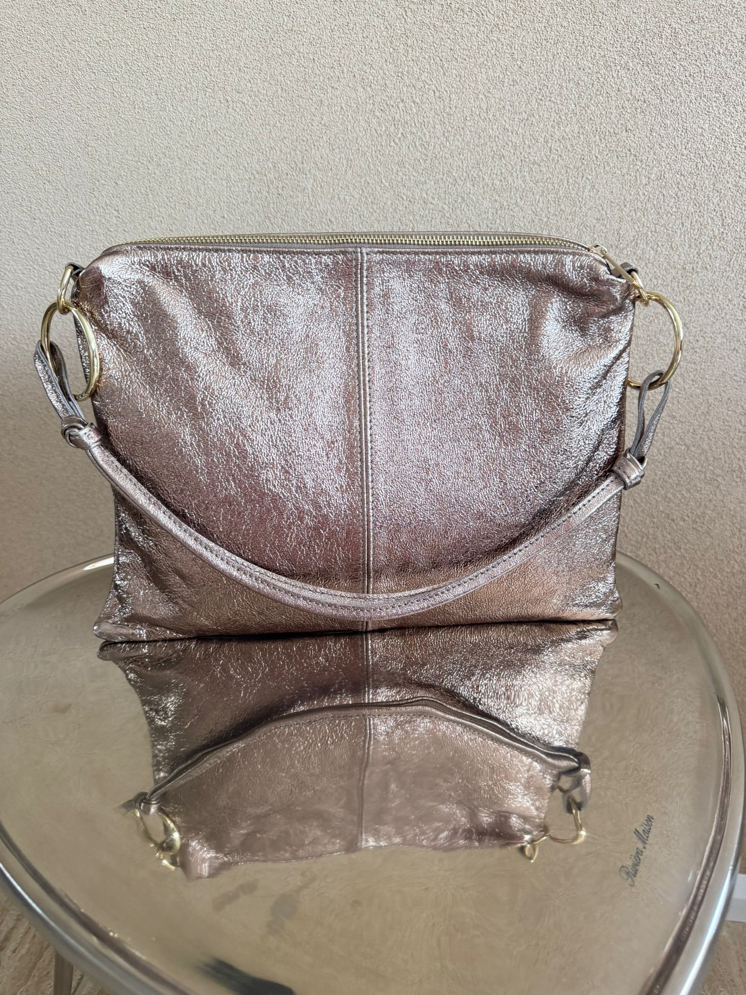 Luxe brons metallic lederen handtas met goudkleurige ringen