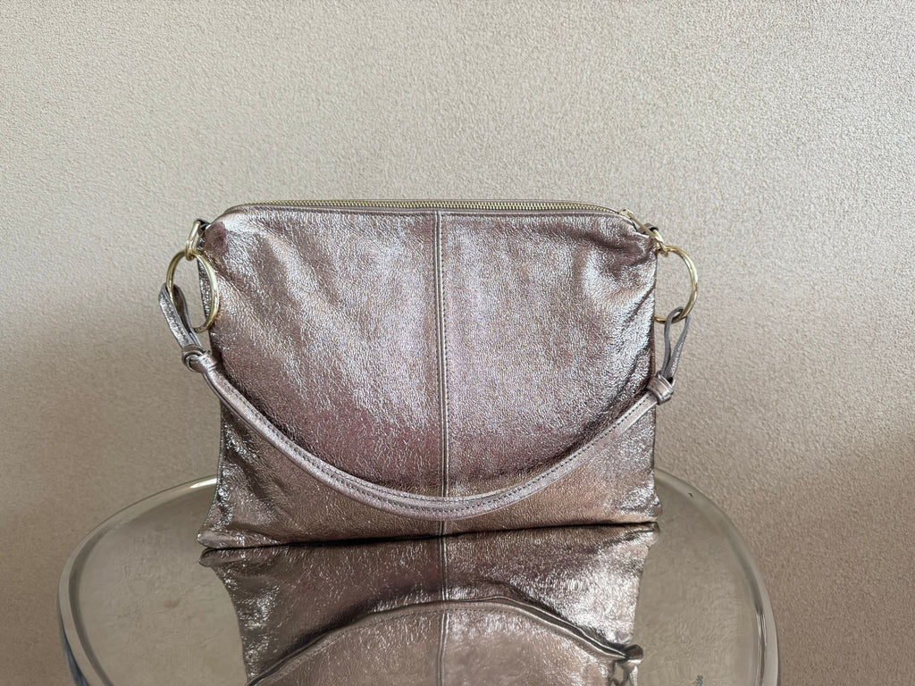 Luxe brons metallic lederen handtas met goudkleurige ringen