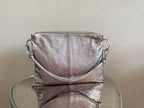 Luxe brons metallic lederen handtas met goudkleurige ringen