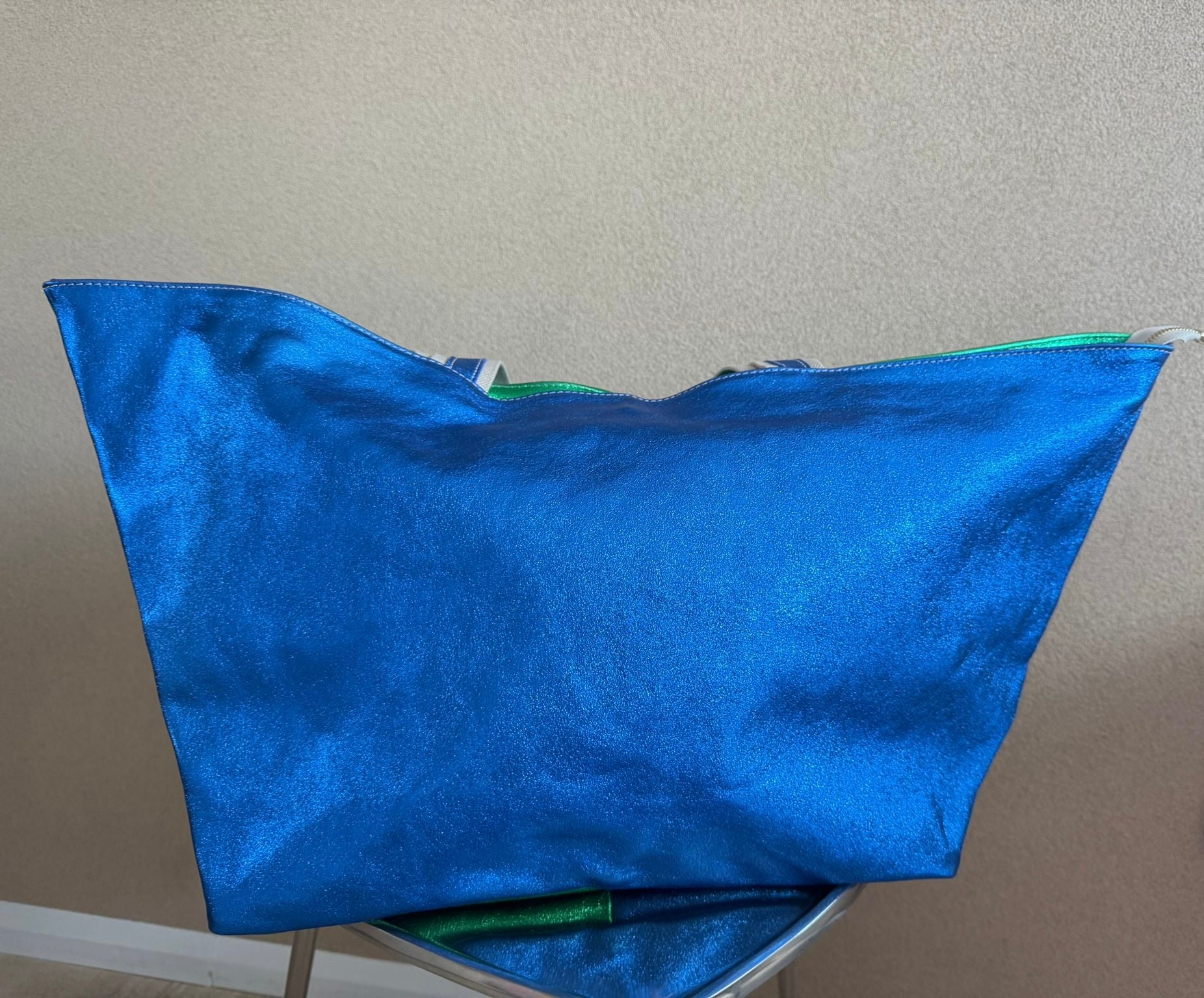 Opvallende leuke groen blauwe metallic shopper